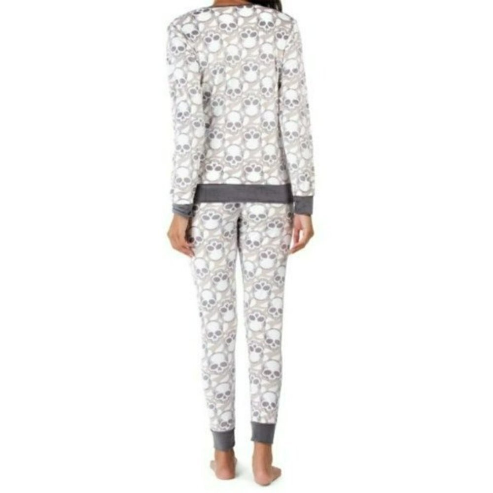 NWT JOAN VASS Super Soft Velour Skulls Print V-neck  2 Piece Pj Pajama Set - Picture 2 of 5